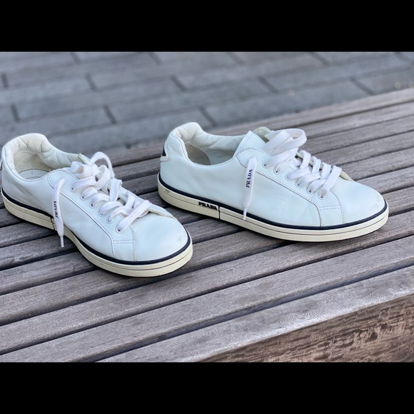 Prada 4E3314 BIANCO LEATHER LACE UP LOGO LOW TOP SNEAKERS - Picture 1 of 16